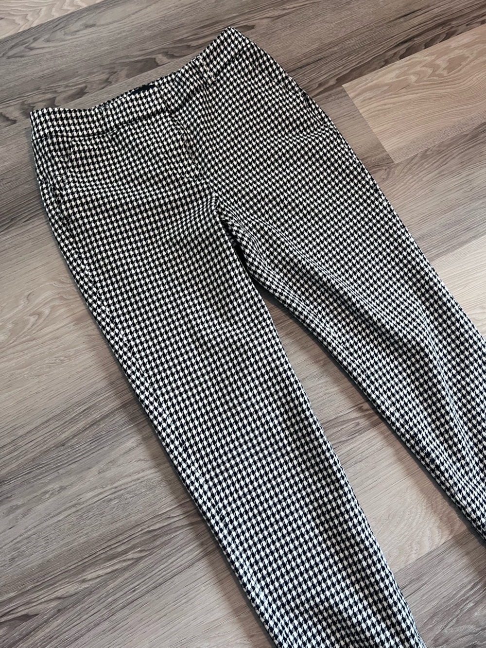 White House Black Market -Black and White Houndstooth Slim Ankle Pants